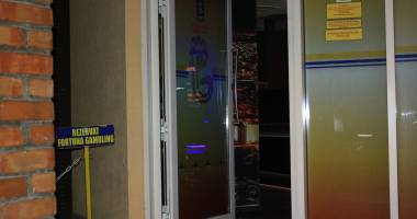 Galerie foto - JAF DE MII DE LEI ÎN CONSTANȚA! SALĂ DE JOCURI, PRĂDATĂ DE HOȚI. Poliția, pe urma suspectului! - 6
