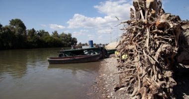 Stire din Social : Primăria comunei Chilia Veche le cere locuitorilor să evite deplasările pe Dunăre cu bărci cu motor