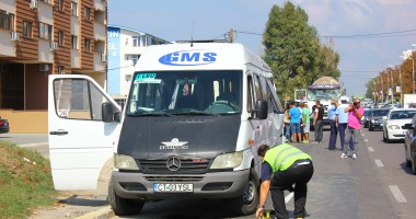 GALERIE FOTO. Accident cu un microbuz de călători, pe bd. Aurel Vlaicu.  Nouă victime! / UPDATE - 3