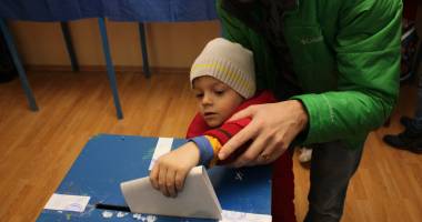Stire din Politică-Administrație : De trei ori mai mulți români din diaspora și-au votat președintele