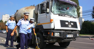 GALERIE FOTO. Accident cu un microbuz de călători, pe bd. Aurel Vlaicu.  Nouă victime! / UPDATE - 11