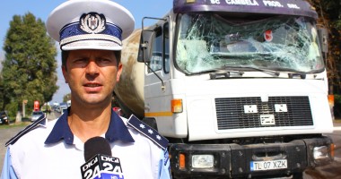 GALERIE FOTO. Accident cu un microbuz de călători, pe bd. Aurel Vlaicu.  Nouă victime! / UPDATE - 7