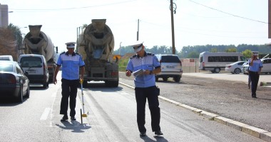 GALERIE FOTO. Accident cu un microbuz de călători, pe bd. Aurel Vlaicu.  Nouă victime! / UPDATE - 13