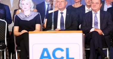 Stire din Politică-Administrație : Galerie FOTO. Klaus Iohannis la Constanța. Sala Casei de Cultură, plină ochi