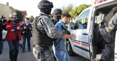 Stire din Eveniment : VIDEO / PERCHEZIȚII în Constanța. Șapte indivizi au fost reținuți