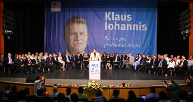 Galerie FOTO. Klaus Iohannis la Constanța. Sala Casei de Cultură, plină ochi - 11