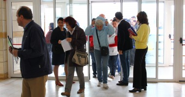 Galerie FOTO. Înghesuială la Bursa generală a locurilor de muncă. Iată ce posturi sunt disponibile - 3