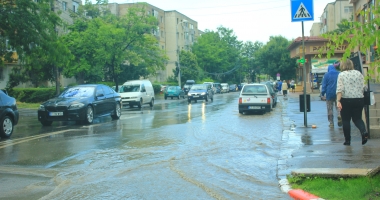 GALERIE FOTO / Rupere de nori la Constanța. Mai multe zone inundate - 2