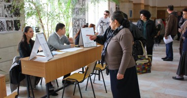 Galerie FOTO. Înghesuială la Bursa generală a locurilor de muncă. Iată ce posturi sunt disponibile - 6
