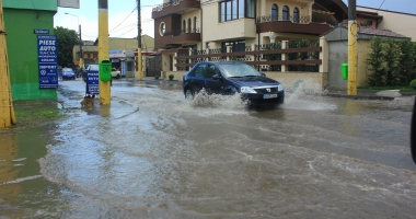 GALERIE FOTO / Rupere de nori la Constanța. Mai multe zone inundate - 7