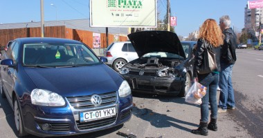 Stire din Eveniment : GALERIE FOTO / CARAMBOL în intersecție, în dreptul Iowemed
