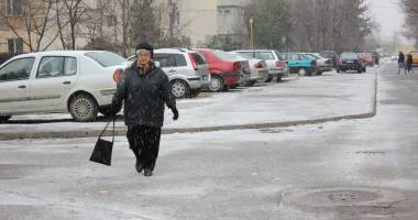Galerie FOTO. Iarna și-a intrat în drepturi, la Constanța. Ninge ca în povești! - 4