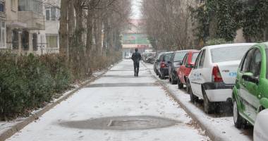 Galerie FOTO. Iarna și-a intrat în drepturi, la Constanța. Ninge ca în povești! - 7