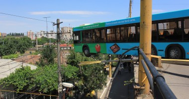 Galerie FOTO. GRAV ACCIDENT PE PODUL DE LA BUTELII / Un autobuz a rămas suspendat pe marginea PODULUI / SPEED, Cursă Infernală - varianta autohtonă - 8