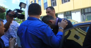 GALERIE FOTO. PRINCIPALUL SUSPECT AL CRIMEI DE LA DELFINARIU, ADUS LA PARCHET ȘI AUDIAT - 3