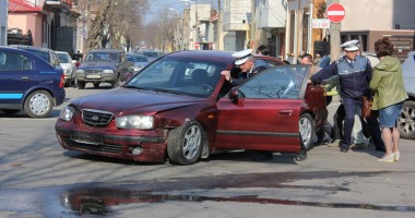 ACCIDENT RUTIER / Impact frontal pe strada Atelierelor (GALERIE FOTO) - 5