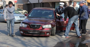 ACCIDENT RUTIER / Impact frontal pe strada Atelierelor (GALERIE FOTO) - 6