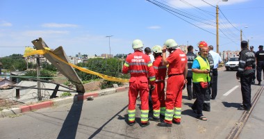 Galerie FOTO. GRAV ACCIDENT PE PODUL DE LA BUTELII / Un autobuz a rămas suspendat pe marginea PODULUI / SPEED, Cursă Infernală - varianta autohtonă - 9