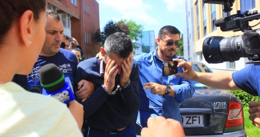 GALERIE FOTO. PRINCIPALUL SUSPECT AL CRIMEI DE LA DELFINARIU, ADUS LA PARCHET ȘI AUDIAT - 6