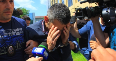 Stire din Eveniment : GALERIE FOTO. PRINCIPALUL SUSPECT AL CRIMEI DE LA DELFINARIU, ADUS LA PARCHET ȘI AUDIAT