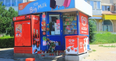 Imaginile durerii. Lacrimi și suferință la chioșcul de ziare unde a fost înjunghiată tănăra din Constanța - 5