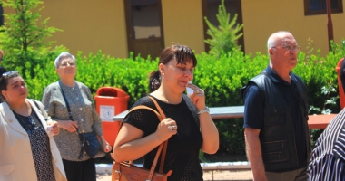 GALERIE FOTO ȘI VIDEO. DURERE NEMĂRGINITĂ... ZECI DE OAMENI ȘI-AU LUAT RĂMAS BUN DE LA ADRIANA FARCAȘ - 5