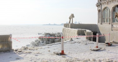 IMAGINI INCREDIBILE / Faleza Cazinoului Constanța cedează sub greutatea gheței - 5