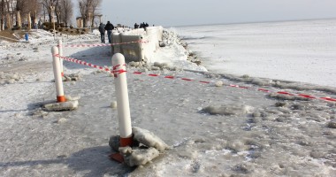 IMAGINI INCREDIBILE / Faleza Cazinoului Constanța cedează sub greutatea gheței - 4