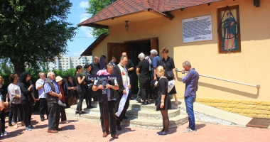 GALERIE FOTO ȘI VIDEO. DURERE NEMĂRGINITĂ... ZECI DE OAMENI ȘI-AU LUAT RĂMAS BUN DE LA ADRIANA FARCAȘ - 3
