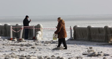 IMAGINI INCREDIBILE / Faleza Cazinoului Constanța cedează sub greutatea gheței - 6