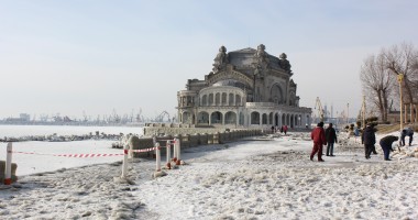 IMAGINI INCREDIBILE / Faleza Cazinoului Constanța cedează sub greutatea gheței - 7