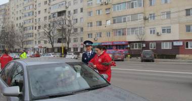 Galerie FOTO. Polițiștii au continuat să ofere mărțișoare și astăzi - 2
