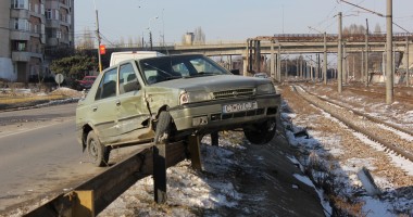 Stire din Eveniment : GALERIE FOTO / Accident rutier spectaculos la Doraly