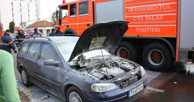 Galerie FOTO. Autoturism în flăcări pe I.C.Brătianu - UPDATE - 3
