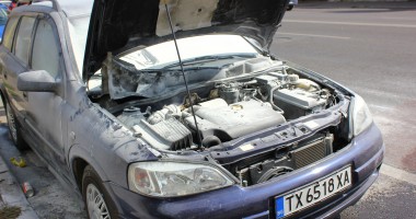 Galerie FOTO. Autoturism în flăcări pe I.C.Brătianu - UPDATE - 5