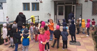 Elevii constănțeni, mobilizați  la curățenia de toamnă, prin oraș - 5