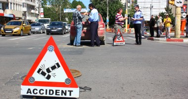 I-a sărit airbag-ul, din cauza unui capac de canalizare / Galerie foto - 5