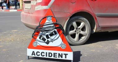 I-a sărit airbag-ul, din cauza unui capac de canalizare / Galerie foto - 2