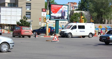 I-a sărit airbag-ul, din cauza unui capac de canalizare / Galerie foto - 3