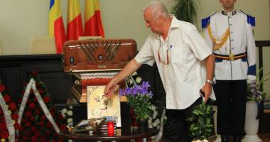 Galerie foto. Lacrimi și durere la Consiliul Județean Constanța. Un ultim omagiu pentru consilierul Nicolae Fronescu - 12