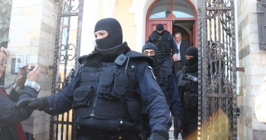 Galerie FOTO: PERCHEZIȚII la PREȘEDINTELE CJ CONSTANȚA / CONSTANTINESCU, REȚINUT pentru 24 de ore - UPDATE - 19