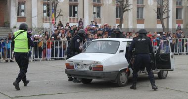 Stire din Eveniment : Gruparea de Jandarmi Mobilă "Tomis" Constanța își deschide porțile