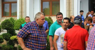 Galerie foto. Lacrimi și durere la Consiliul Județean Constanța. Un ultim omagiu pentru consilierul Nicolae Fronescu - 3