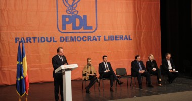 Stire din Politică-Administrație : "Președintele partidului trebuie să stea doar la Modrogan și să cenzureze premierul"