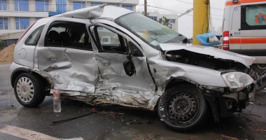 Stire din Eveniment : GALERIE FOTO/ Accident rutier în stațiunea Mamaia