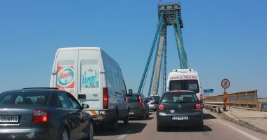 SUTE DE TIRURI BLOCATE pe DN 39. Trafic îngreunat pe PODUL AGIGEA / GALERIE FOTO - 3