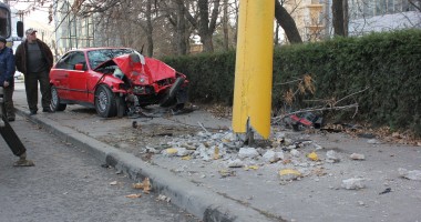 Stire din Eveniment : Accidentul de pe strada Mihai Viteazu, provocat de o șoferiță de 19 ani