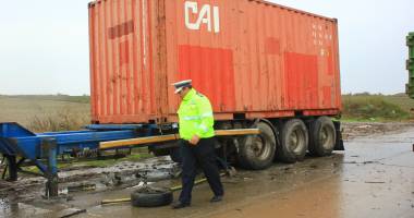 Galerie FOTO / Fapte de "vitejie" cu mașini bulgărești. A fugit de la locul accidentului și a intrat sub un tir. Șoferul: beat și fără permis - 6