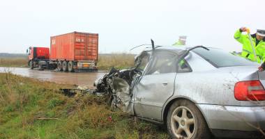 Stire din Eveniment : Galerie foto / Grav accident rutier în Constanța! A fugit de la locul unui accident și a produs altul!  DOUĂ VICTIME