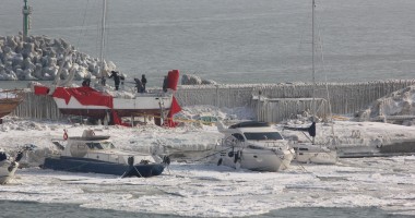 Stire din Social : IMAGINI INEDITE / Peisaj polar la Marea Neagră